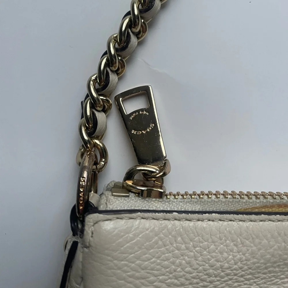 Coach Off-White Leather Shoulder Bag - Picture 6 of 10